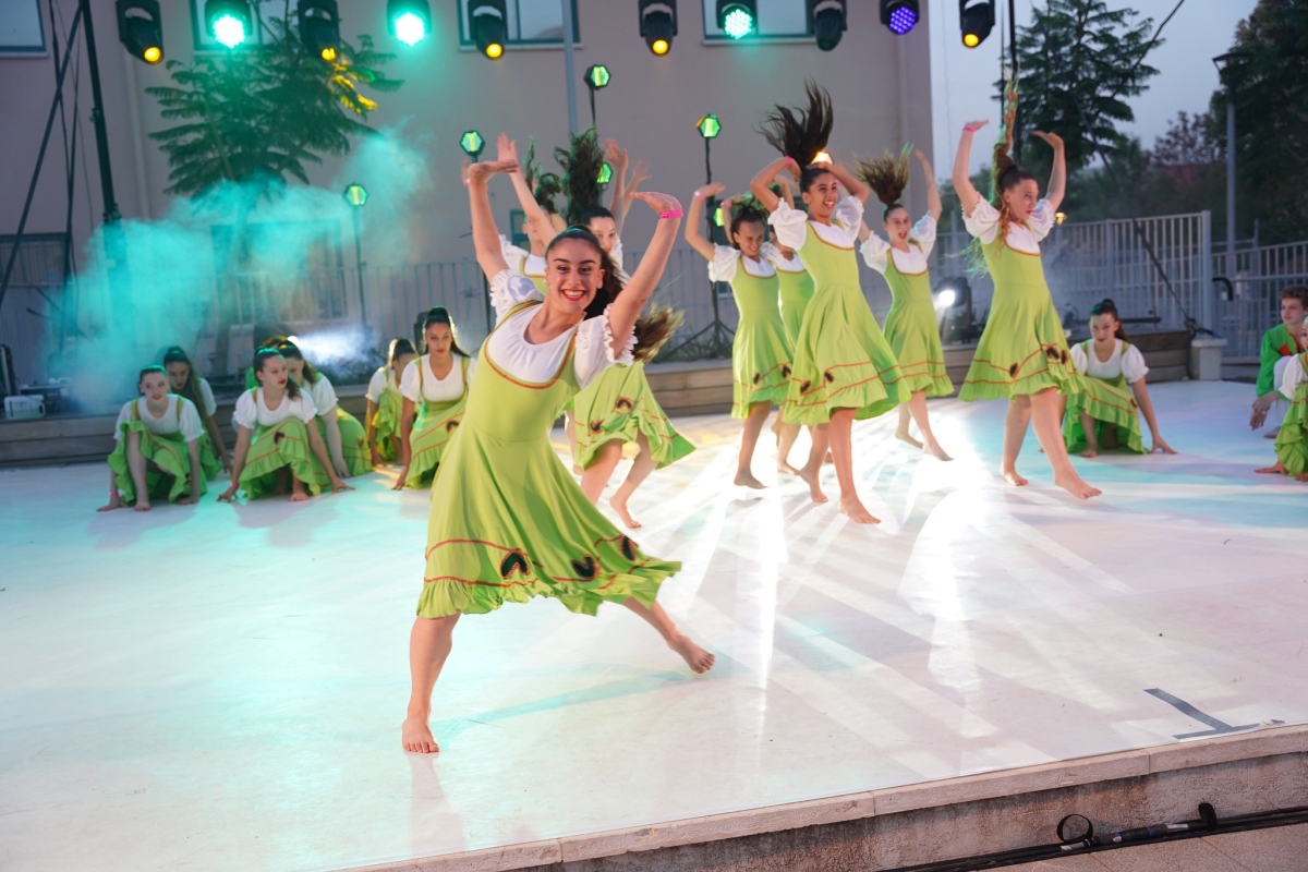 שבועות - מחול לבן