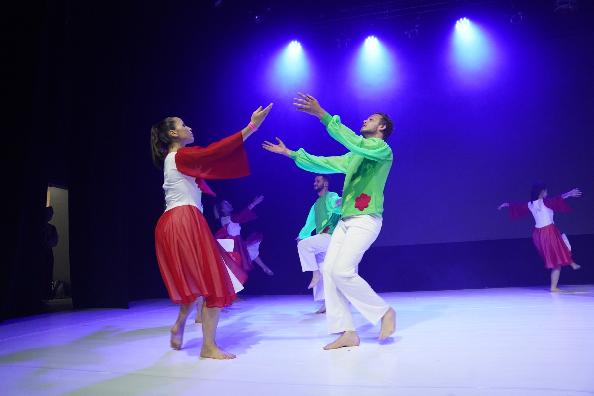 שבועות - מחול לבן