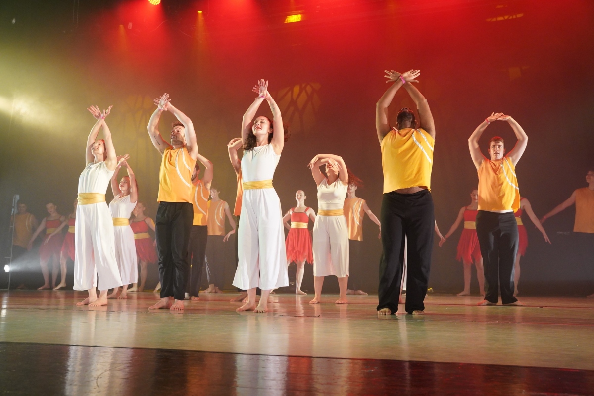 שבועות - מחול לבן