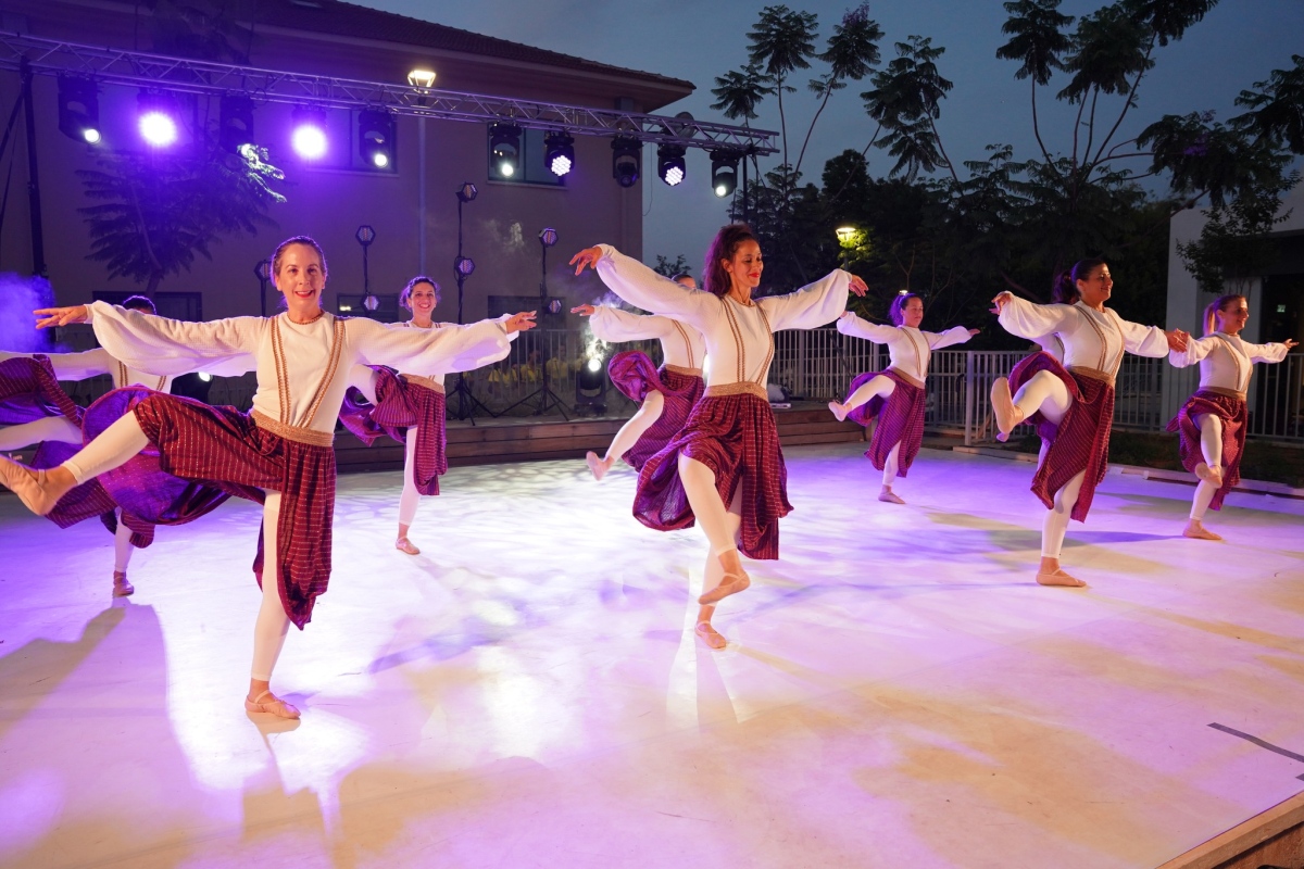 שבועות - מחול לבן