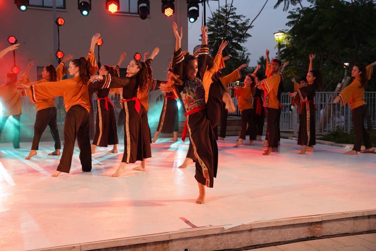 שבועות - מחול לבן