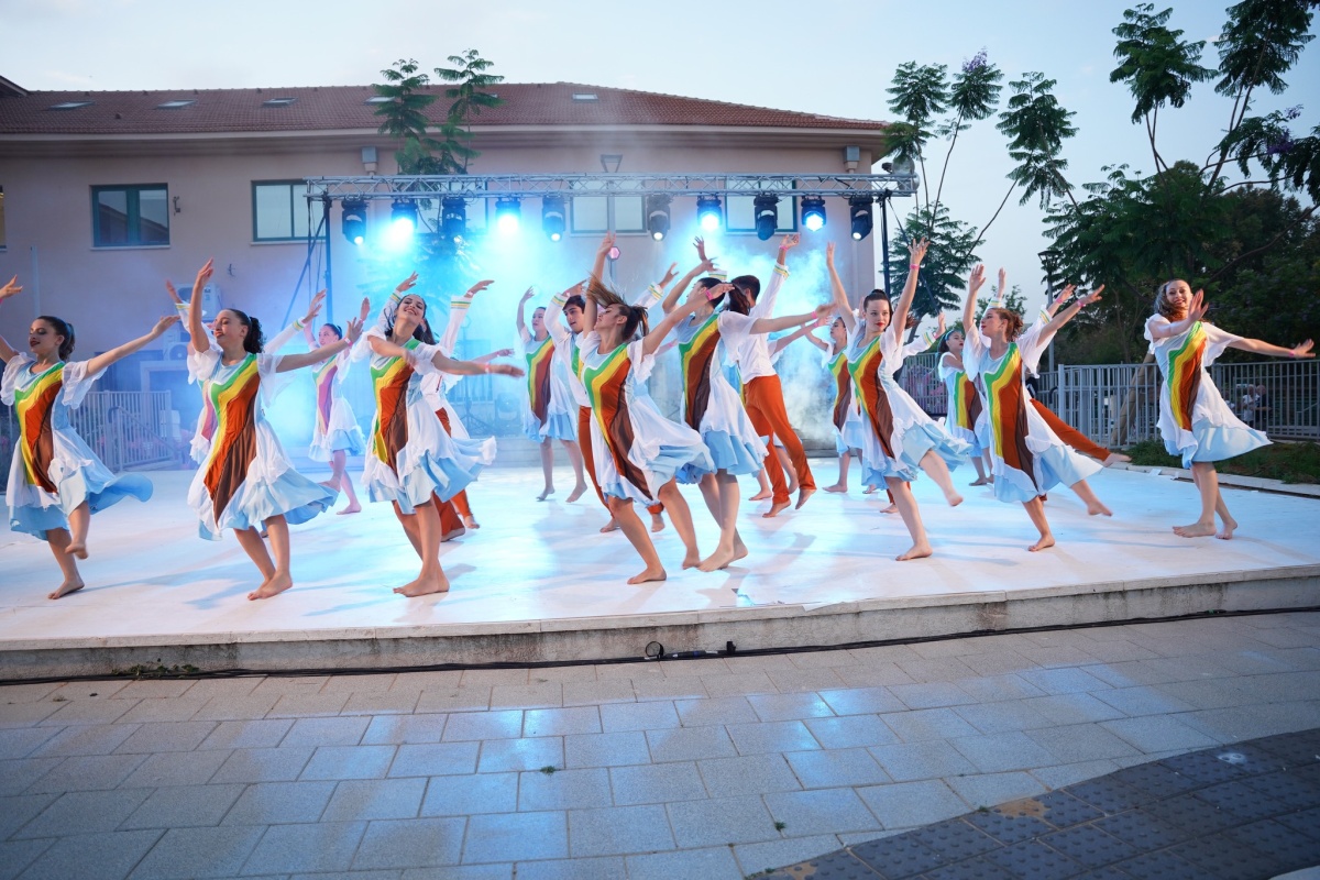 שבועות - מחול לבן