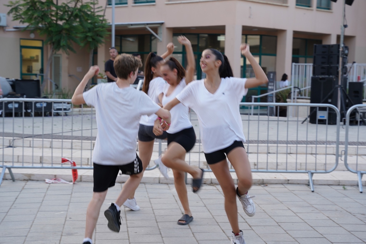 שבועות - מחול לבן