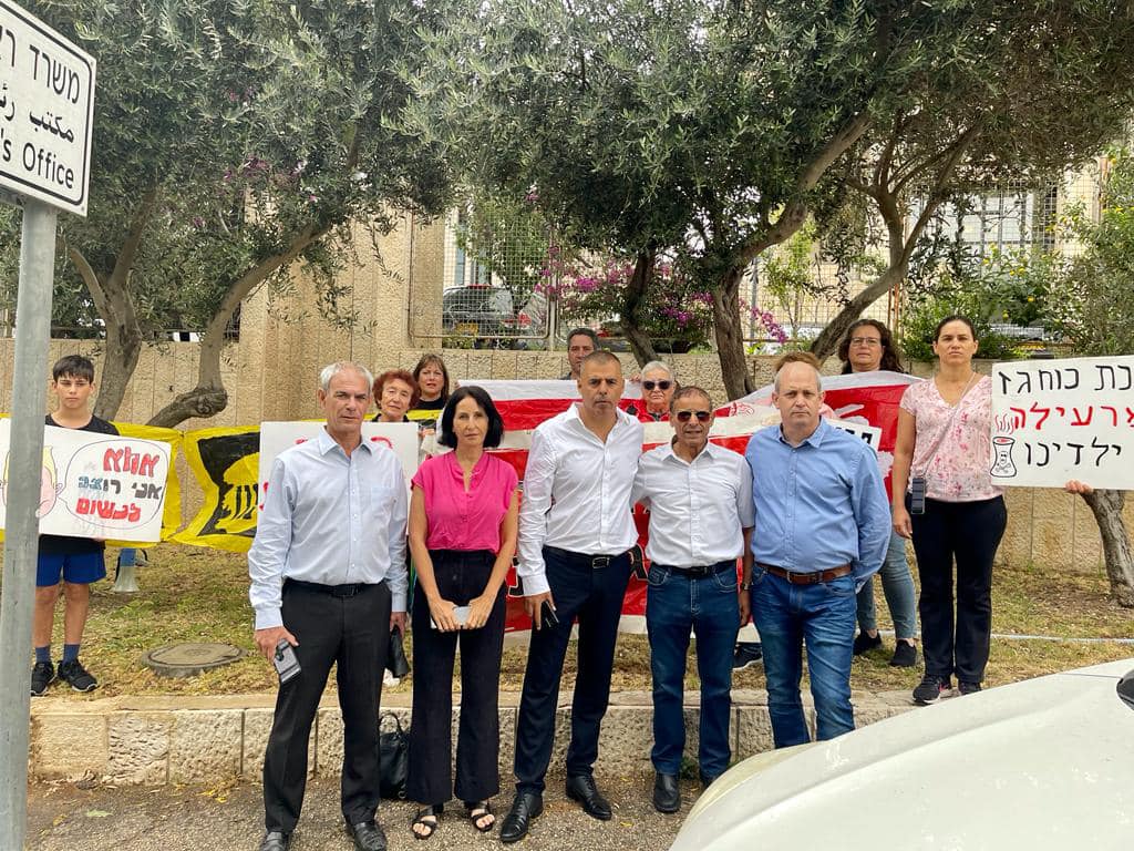 נלחמים באישור הקמת תחנות הכוח בשרון!