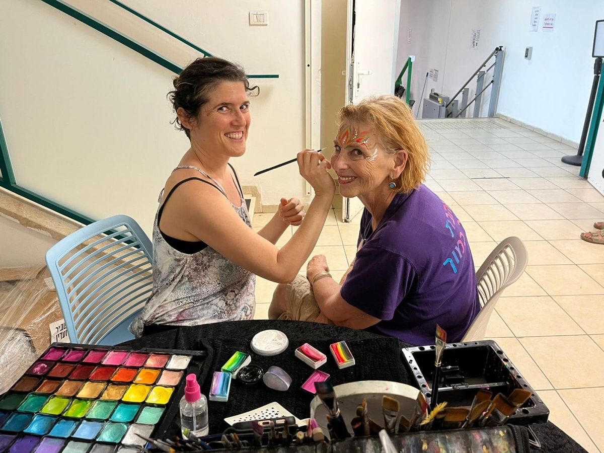 הפנינג משפחות לכבוד חודש הגאווה בדרום השרון