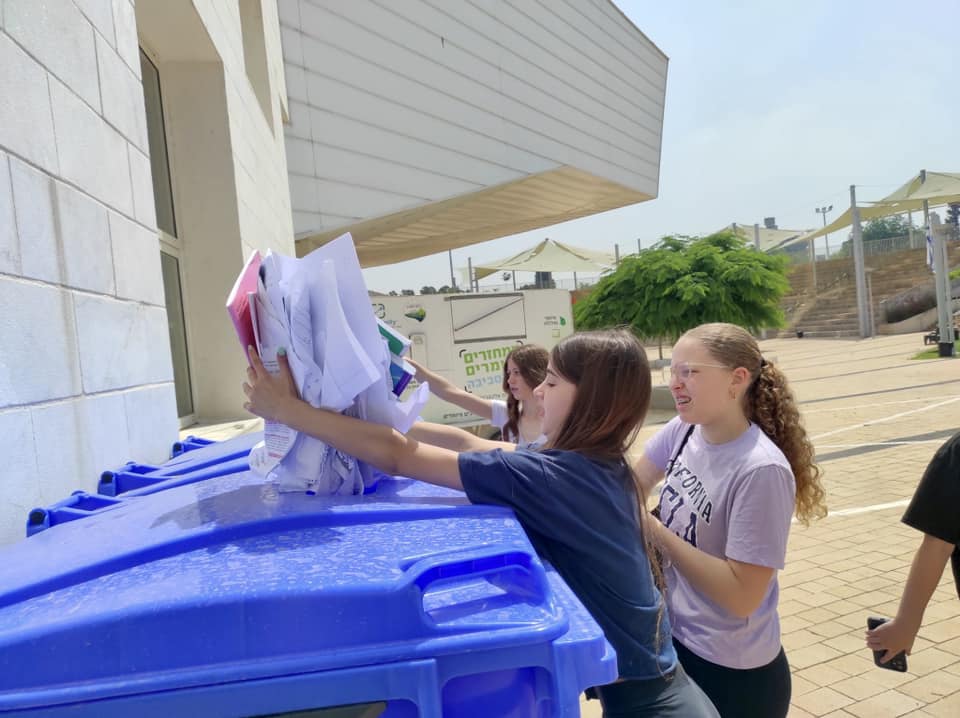 תמונות מפיילוט ראשון בבית ספר תיכון שש שנתי עמי אסף