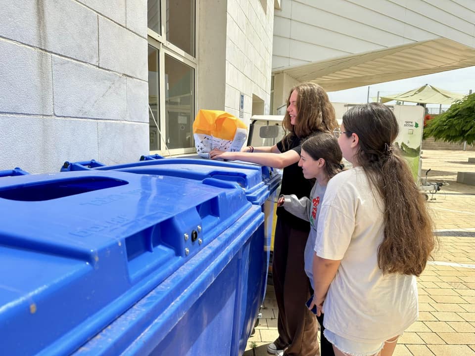 תמונות מפיילוט ראשון בבית ספר תיכון שש שנתי עמי אסף