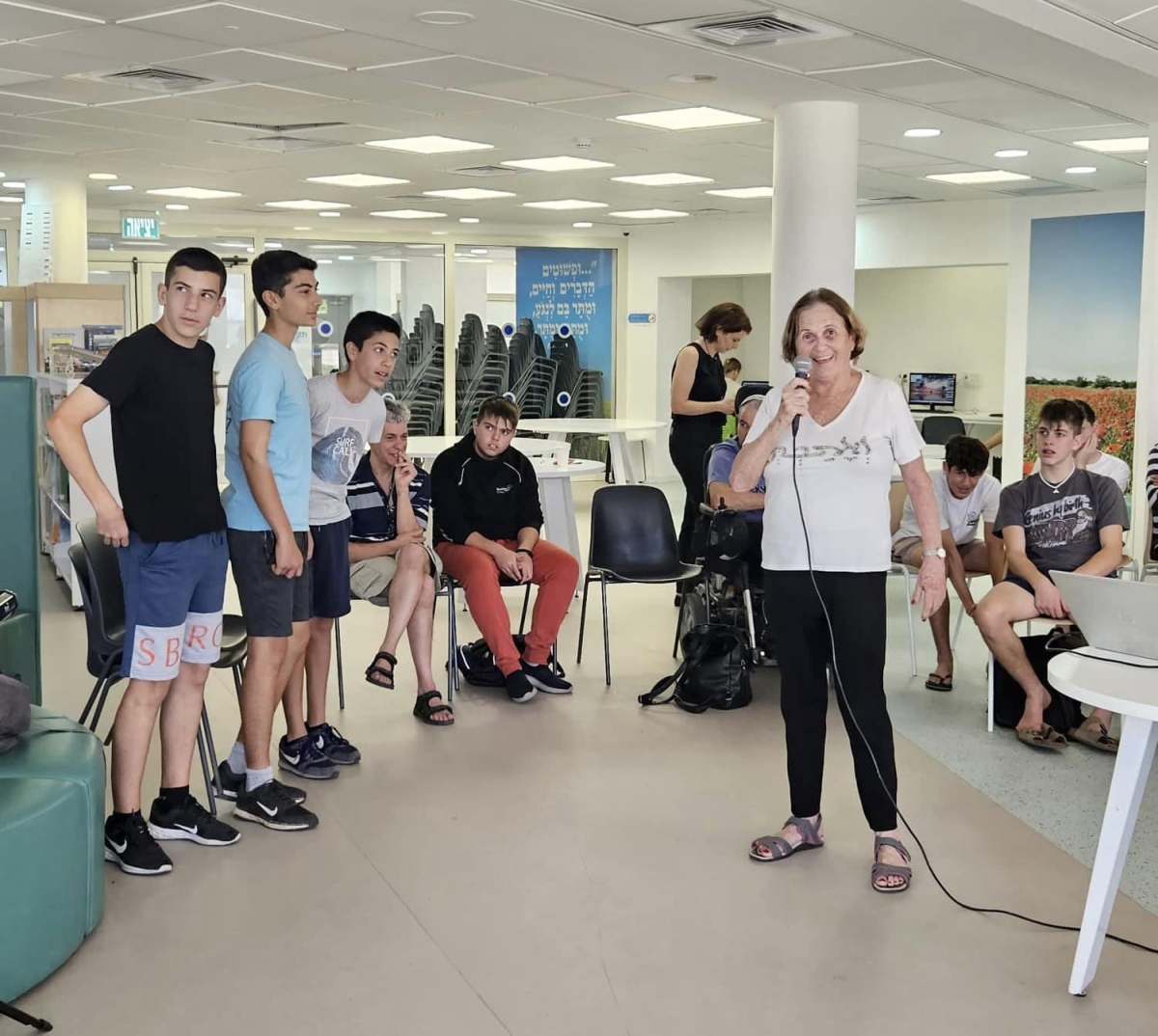 תמונות ממפגש מועדון דרום השרון קהילת נכים במועצה בבית הספר עמי אסף