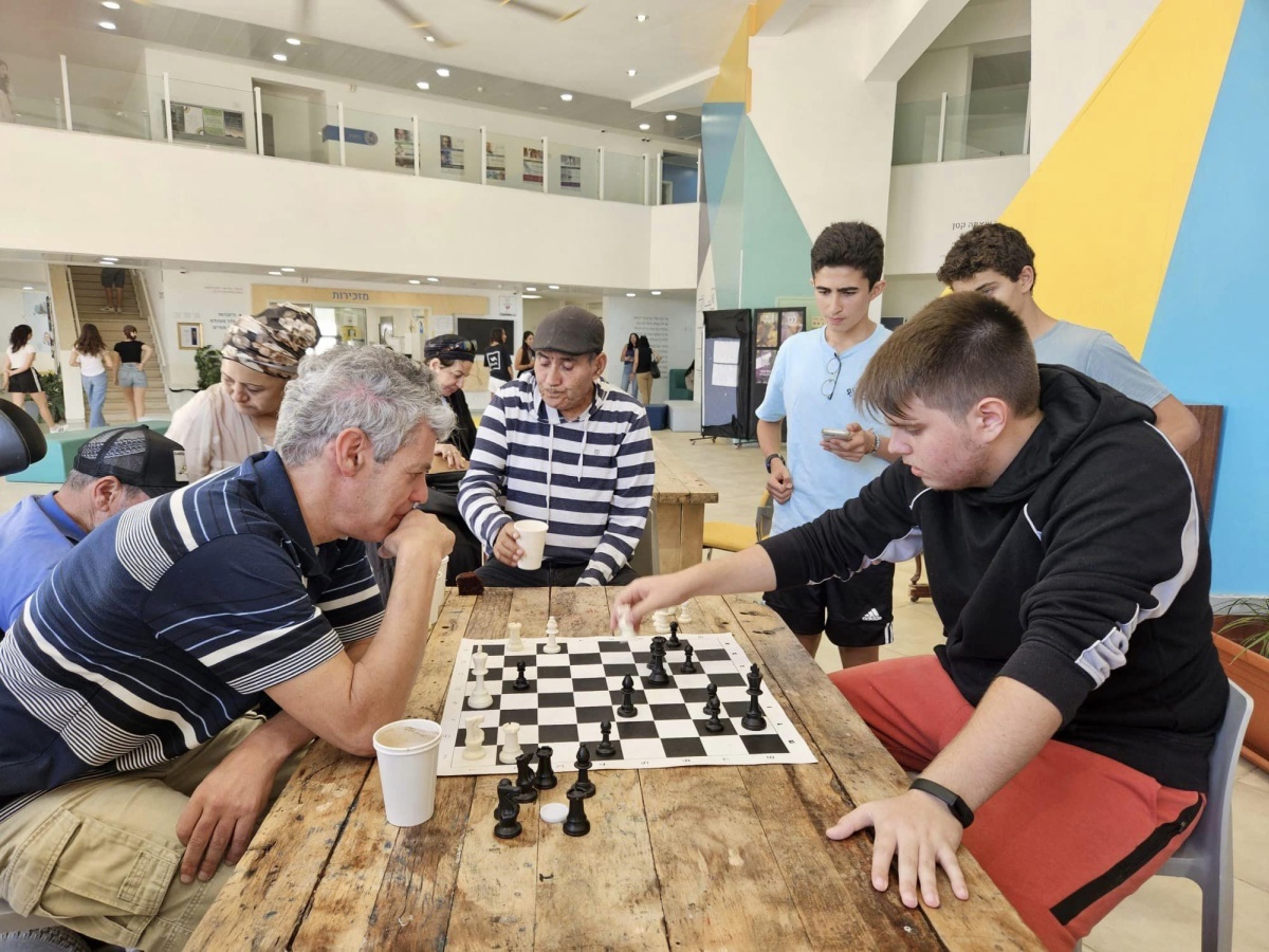 תמונות ממפגש מועדון דרום השרון קהילת נכים במועצה בבית הספר עמי אסף