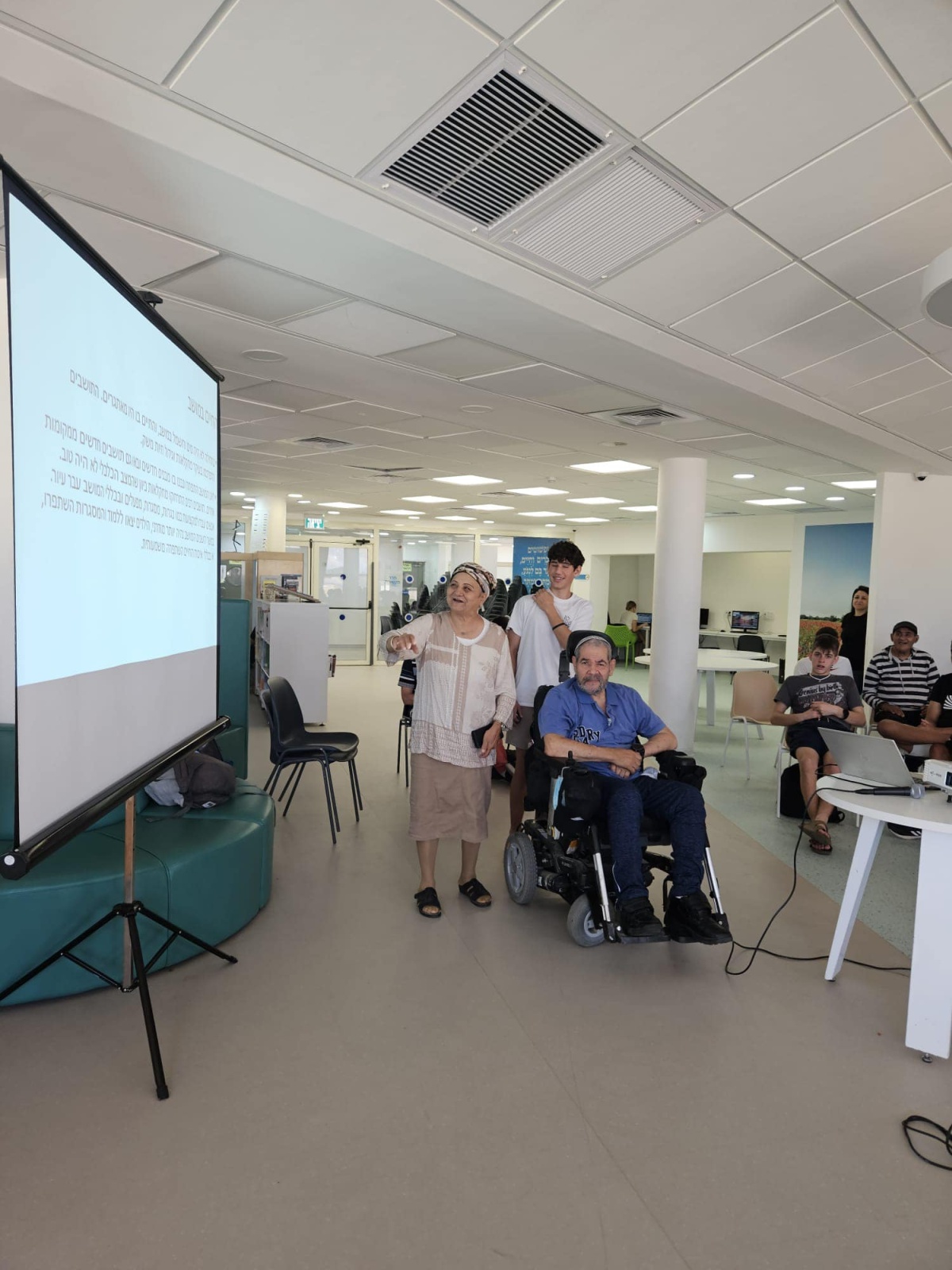 תמונות ממפגש מועדון דרום השרון קהילת נכים במועצה בבית הספר עמי אסף