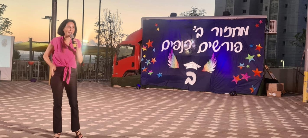 תמונות מטכסי הסיום אשר התקיימו בבתי הספר ברחבי המועצה