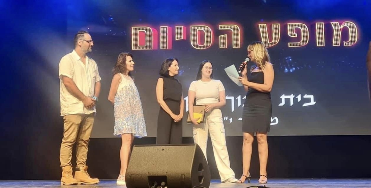 תמונות מטכסי הסיום אשר התקיימו בבתי הספר ברחבי המועצה