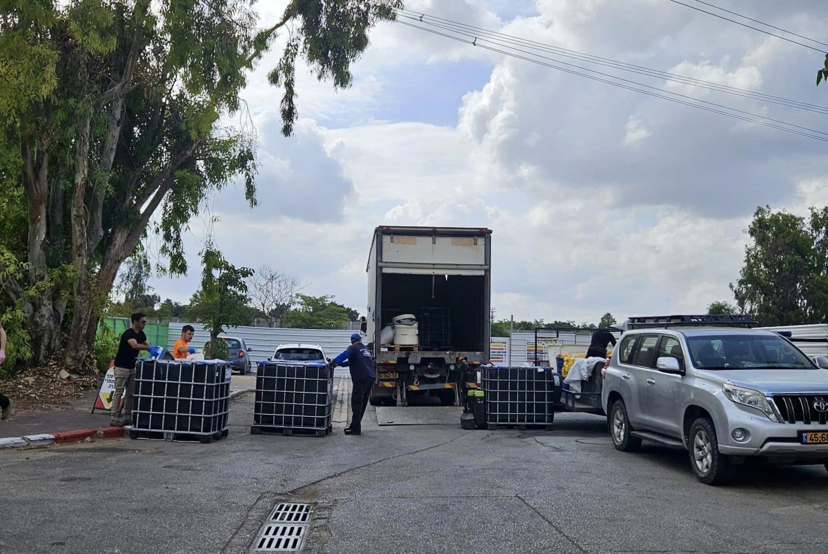 תמונה ממבצע של דרום השרון בשיתוף עם המשרד להגנת הסביבה ומשרד החקלאות ופיתוח הכפר לאיסוף מעל טון חומרי הדברה מעשרות חקלאים במועצה!