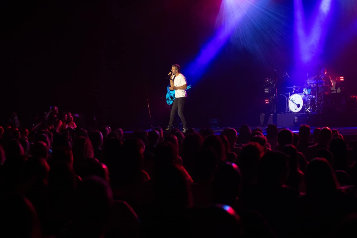 תמונות ממופע מדהים של עידן רפאל חביב בדרום השרון