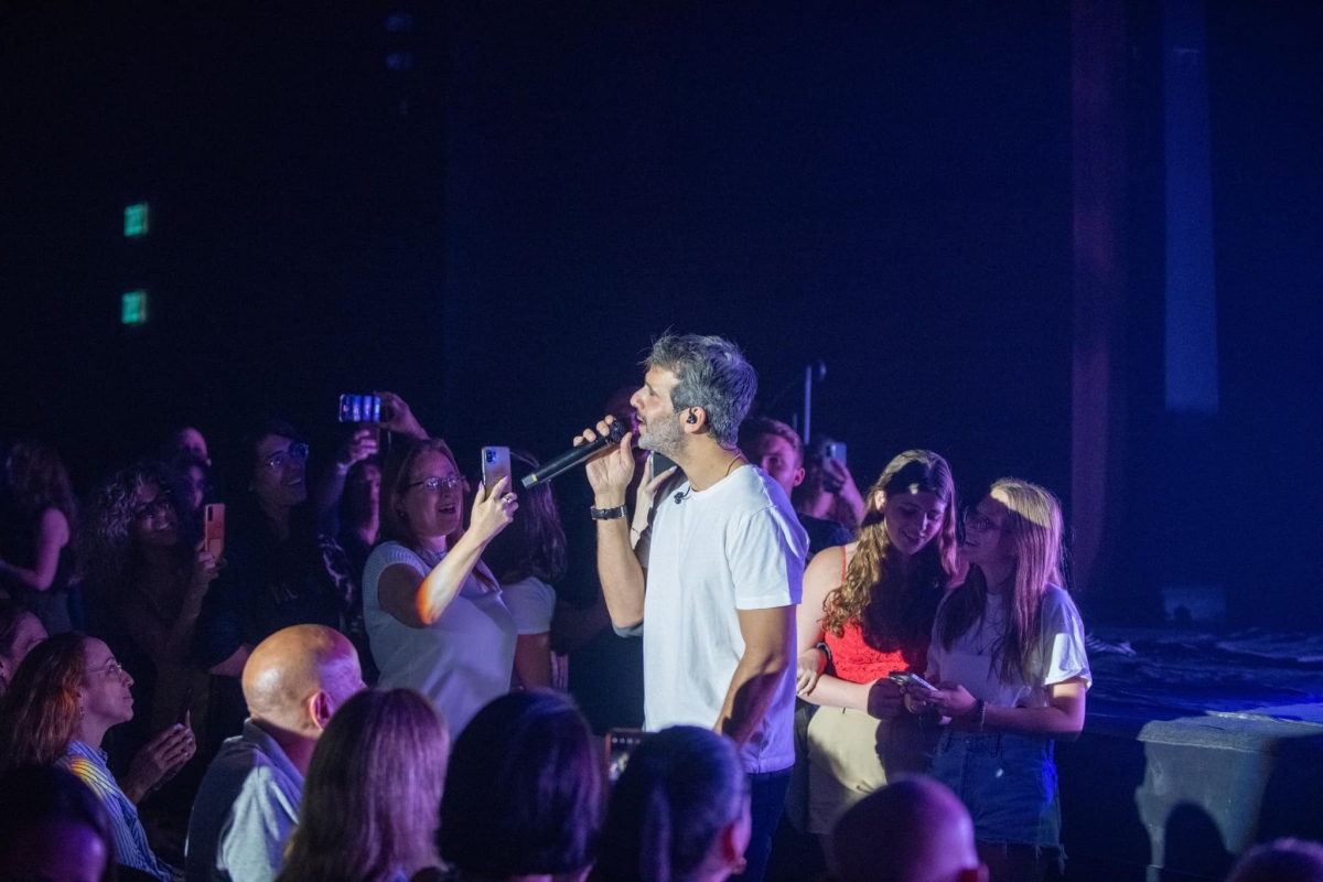 תמונות ממופע מדהים של עידן רפאל חביב בדרום השרון