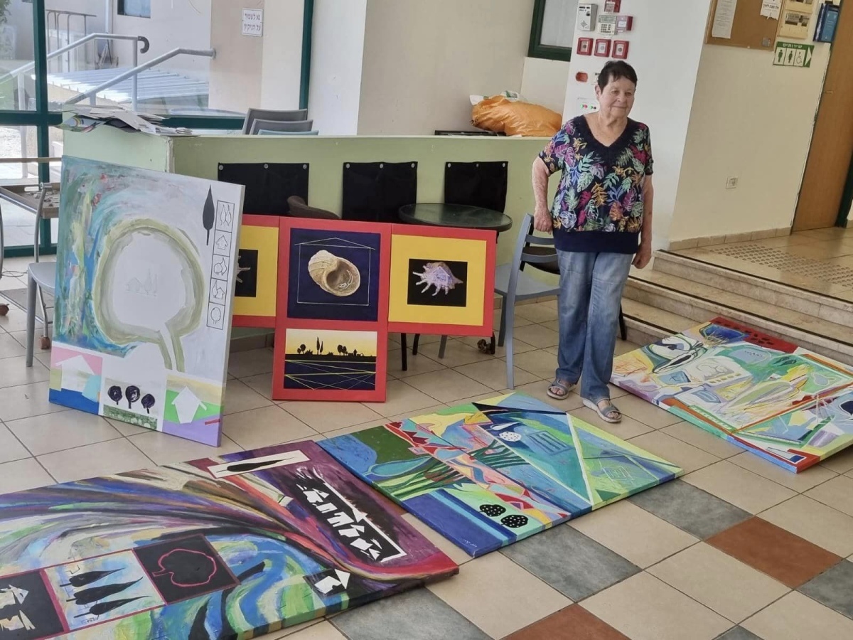 החצר האחורית של רותי קדרי