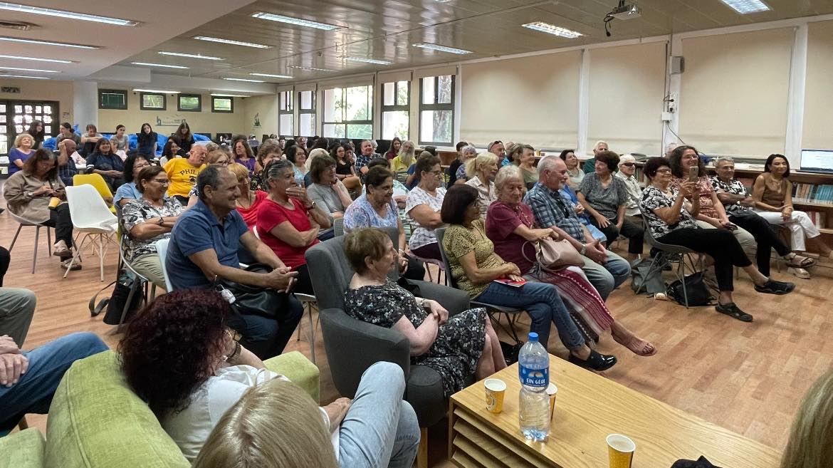 תמונה מתוך שיעור כיתת הותיקים בבית חינוך ירקון 