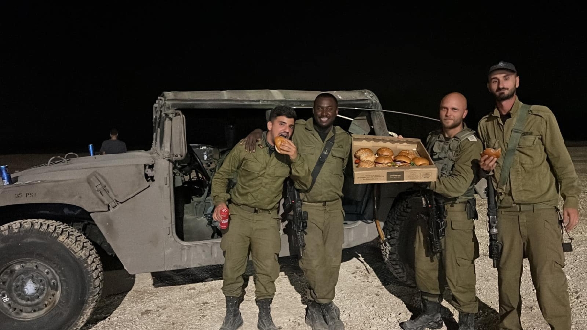 מתגייסים למען החיילים