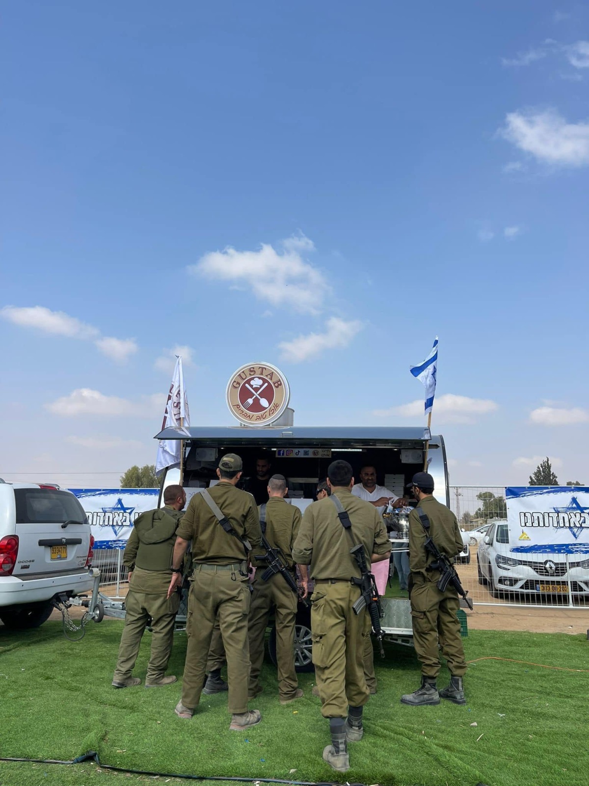 מתגייסים למען החיילים