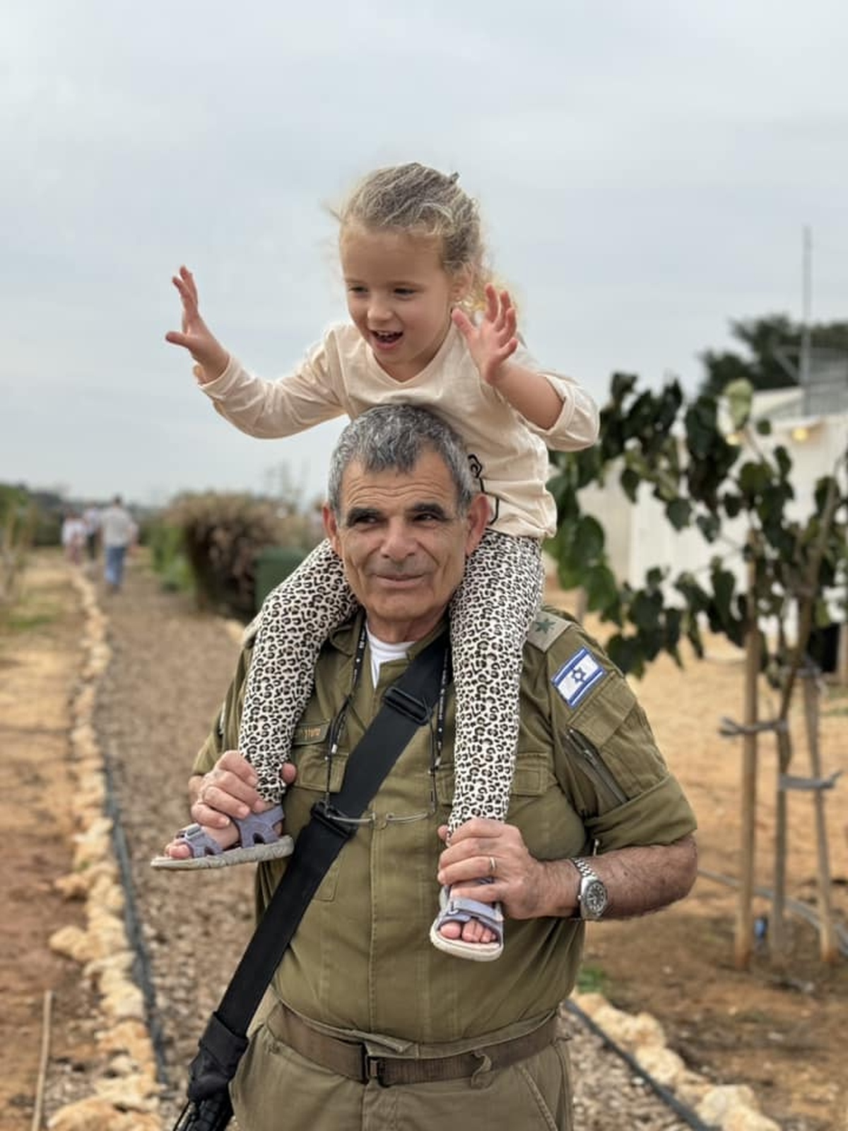 תמונות מארוע מפריחים עפיפונים לשחרורם בחווה החקלאית