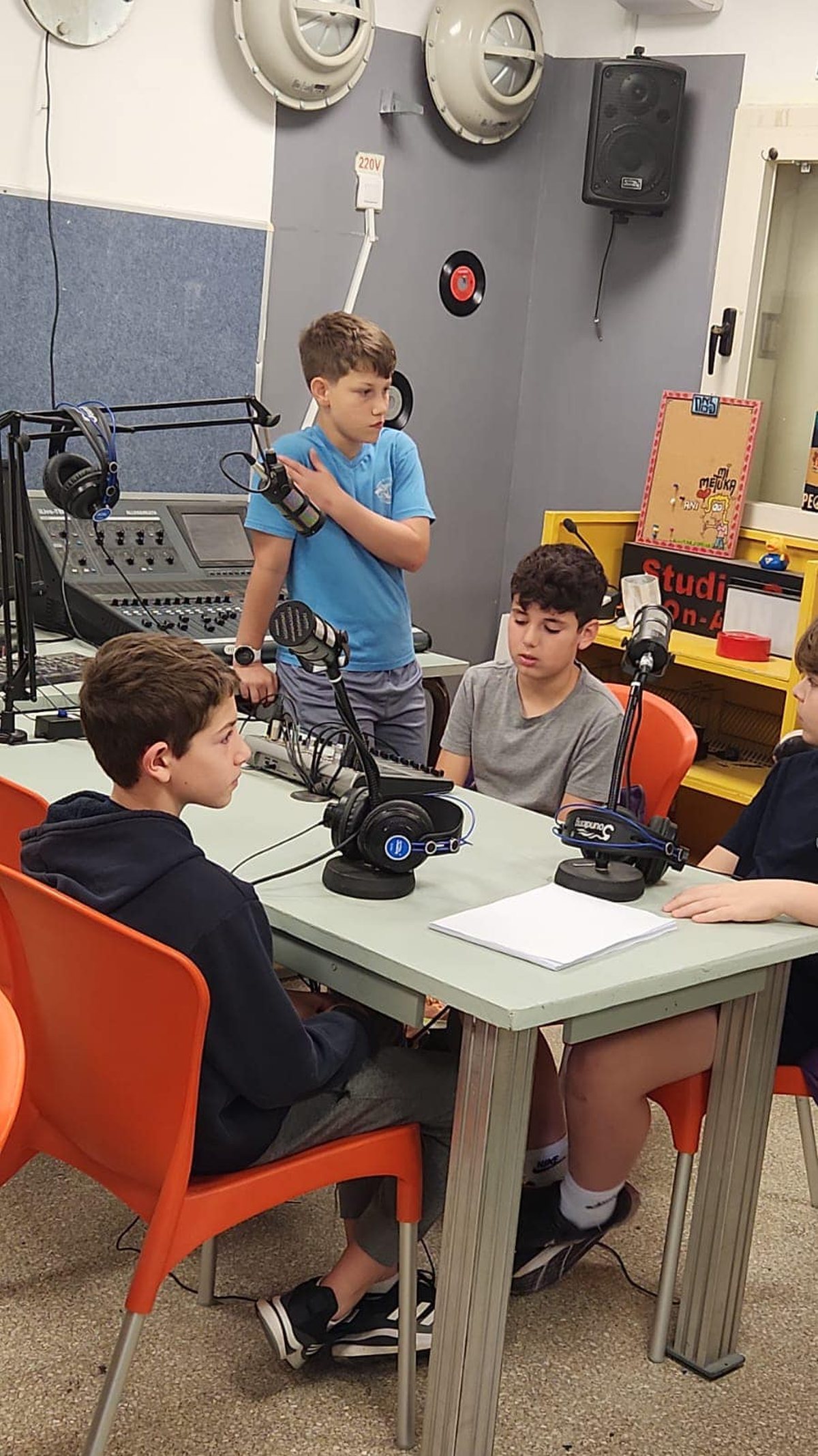 תמונות תלמידי דרום השרון בביקור בבתי ספר אחרים במועצה...