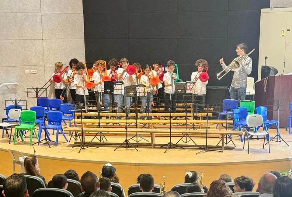 תמונה מהקונצרט בית ספר מנגן