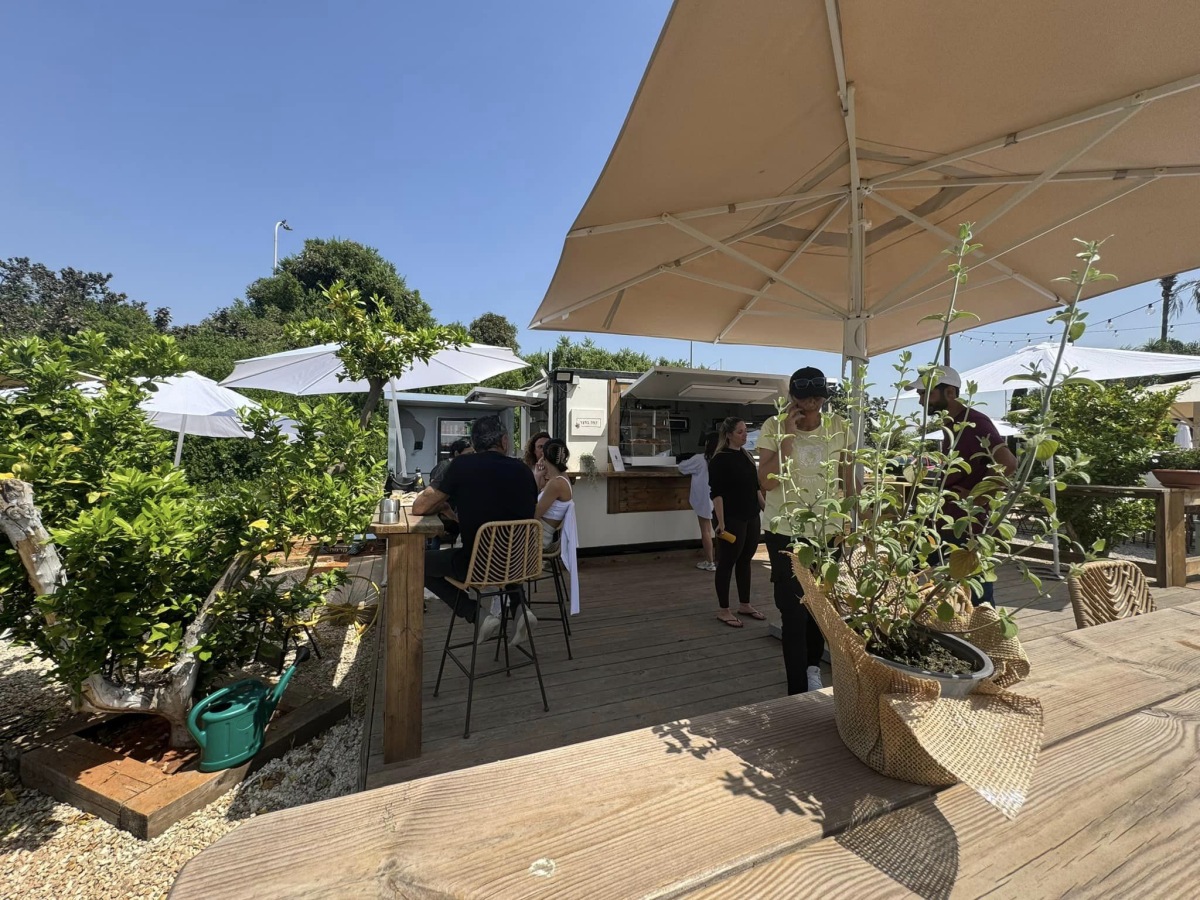 תמונות של עגלת הקפה באלישמע