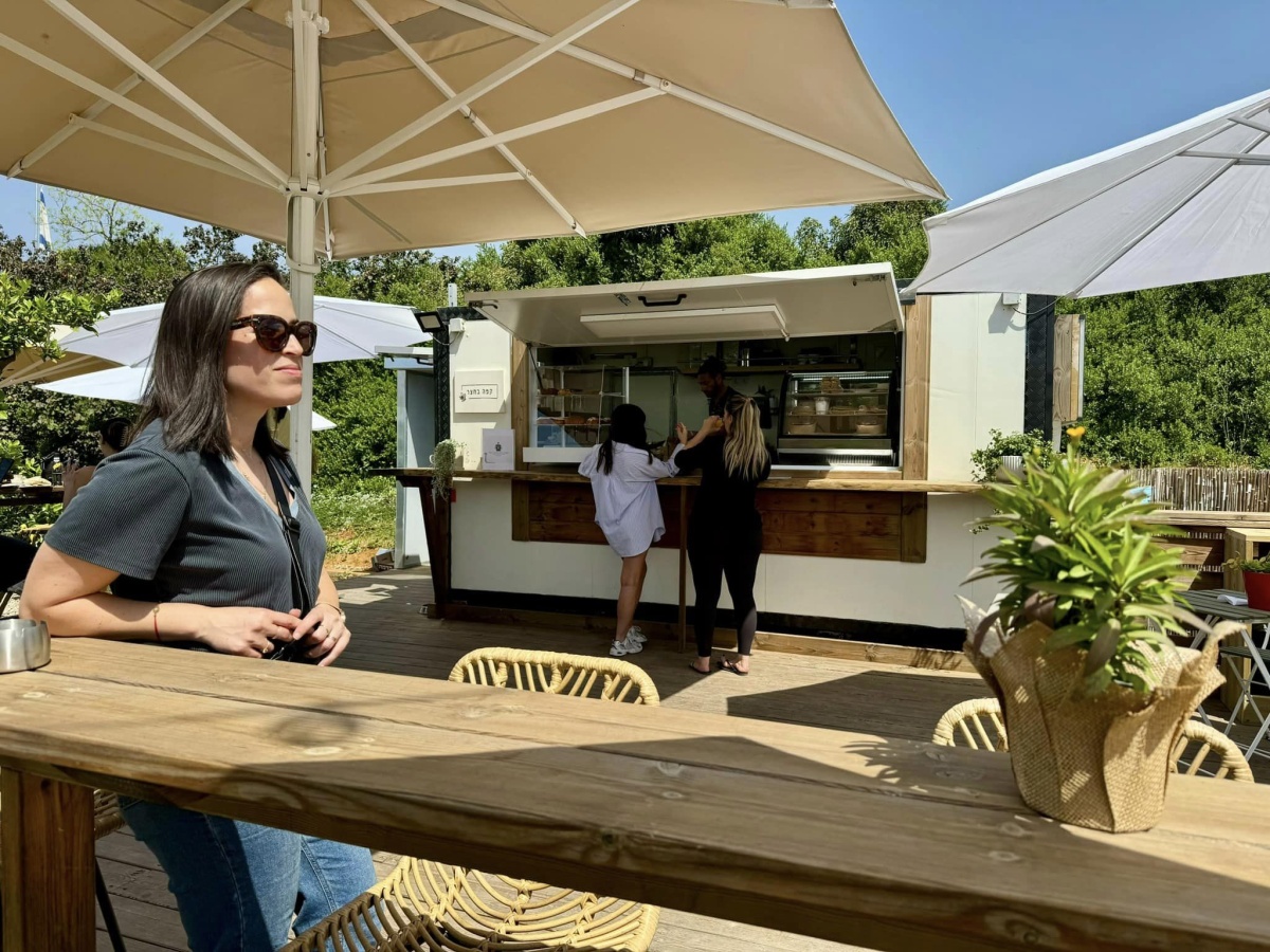 תמונות של עגלת הקפה באלישמע