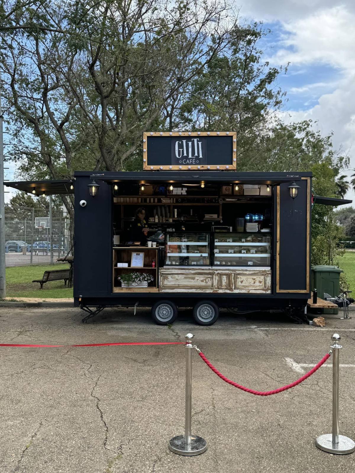 תמונות של עגלת הקפה החדשה GILTI במושב עדנים