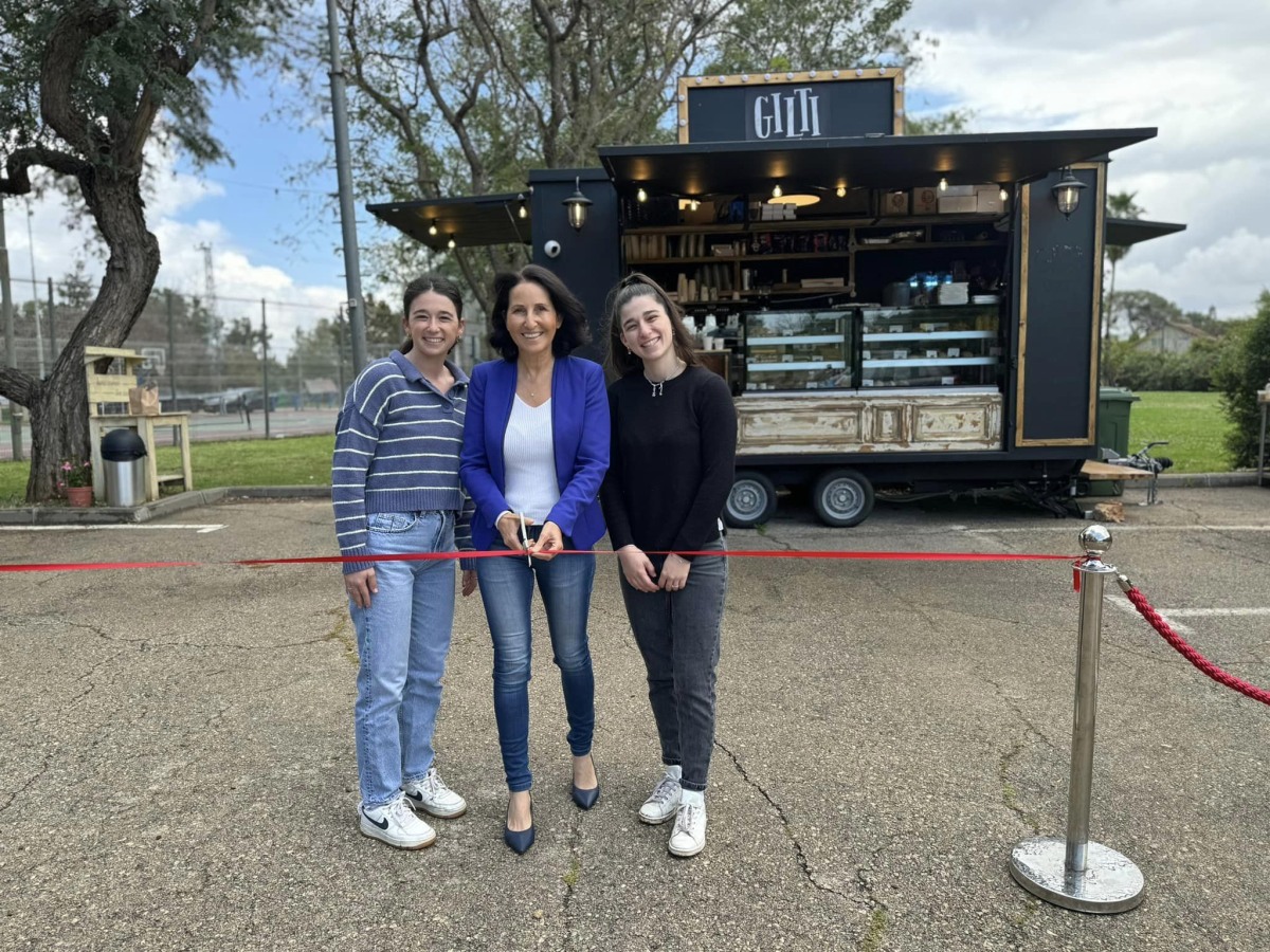 תמונות של עגלת הקפה החדשה GILTI במושב עדנים