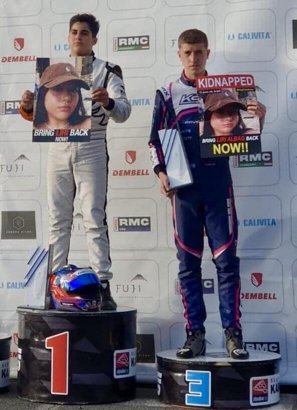 תמונתו של גיא אלבג על הפודיום