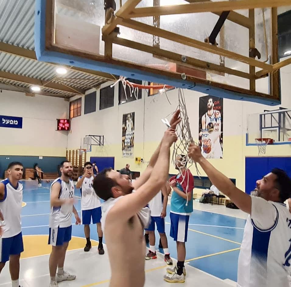 תמונות ממשחק האליפות של קבוצת הכדורסל שלנו ממתן