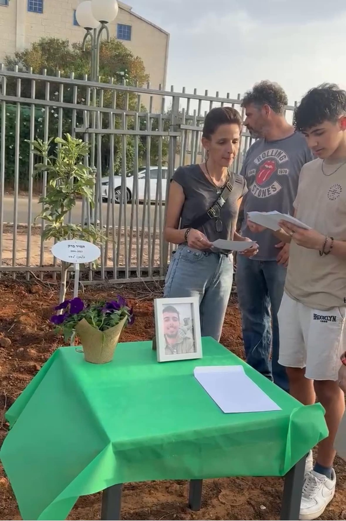 תמונות מטקס חשיפת האנדרטה לזכר חללי בית חינוך עמי אסף ונטיעת בוסתן הזיכרון