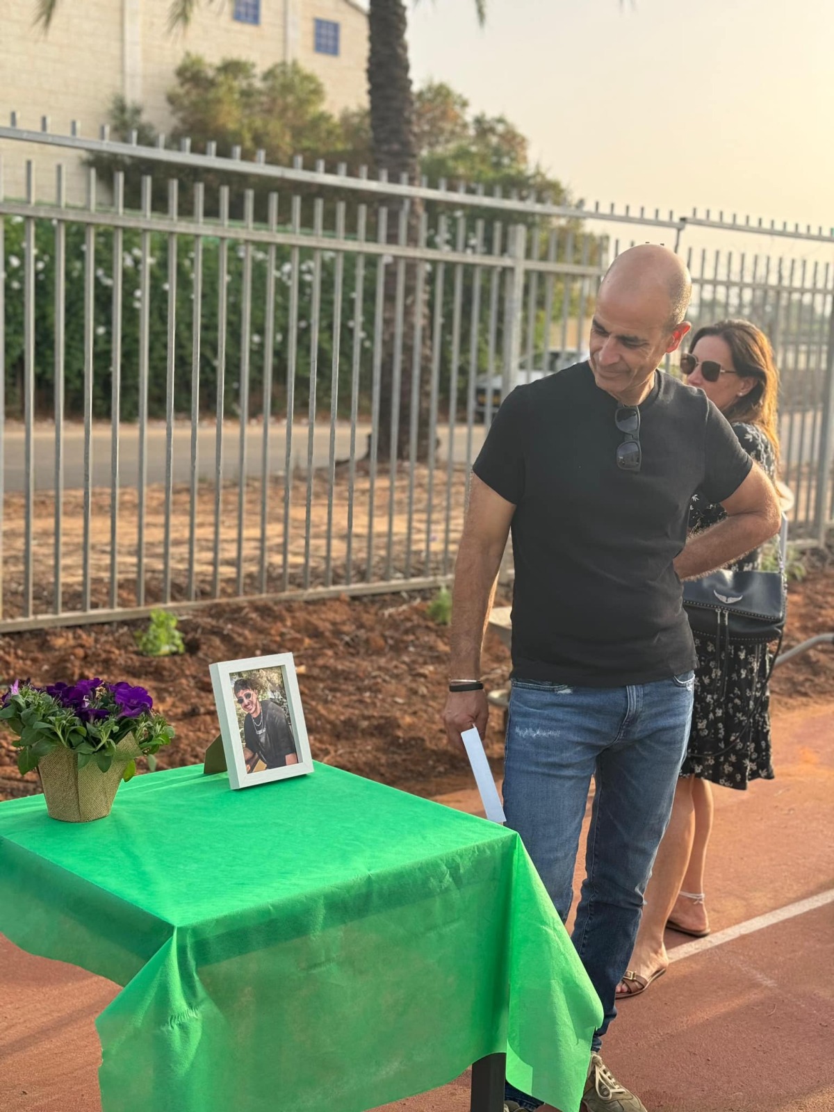 תמונות מטקס חשיפת האנדרטה לזכר חללי בית חינוך עמי אסף ונטיעת בוסתן הזיכרון