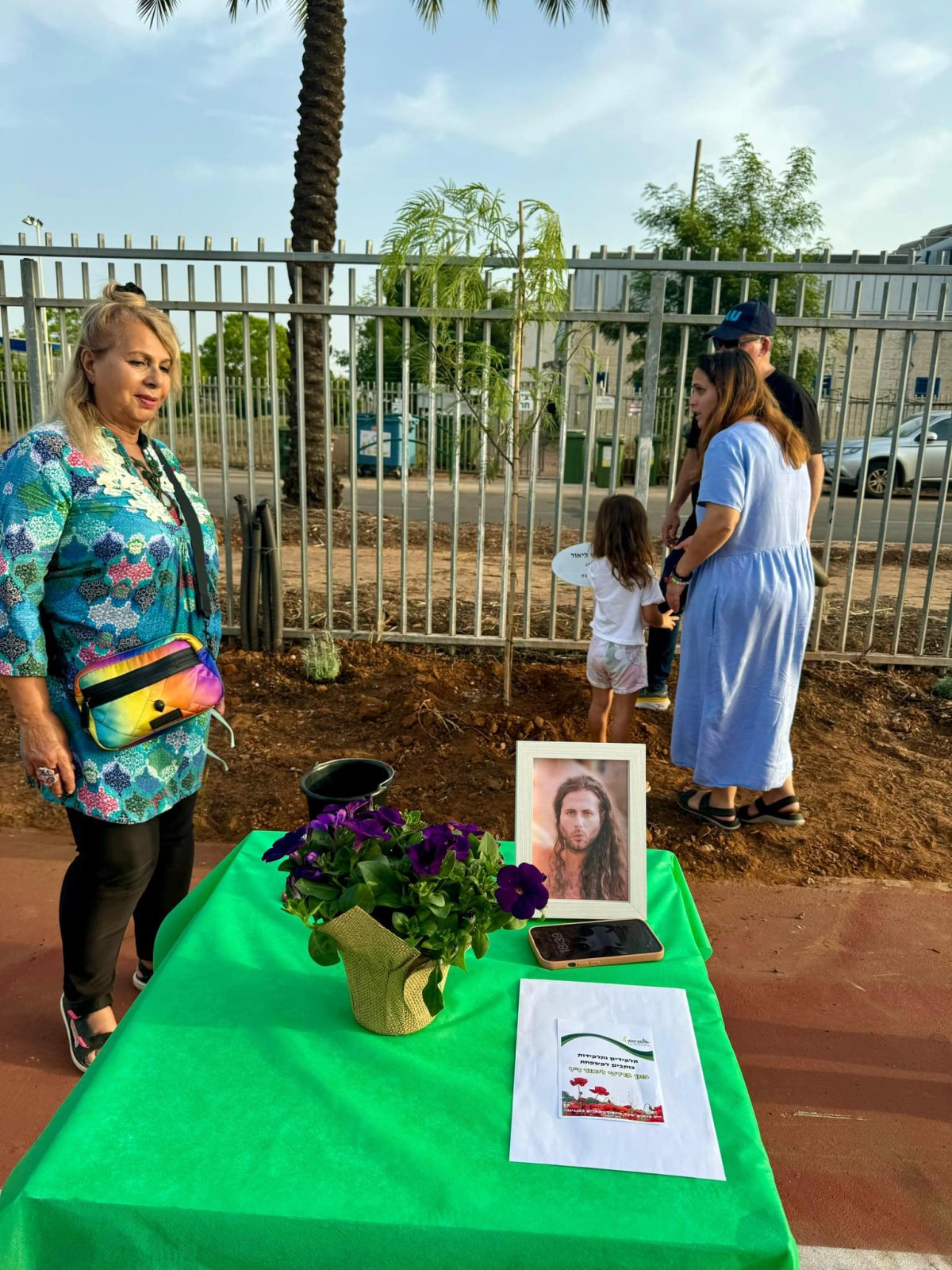 תמונות מטקס חשיפת האנדרטה לזכר חללי בית חינוך עמי אסף ונטיעת בוסתן הזיכרון