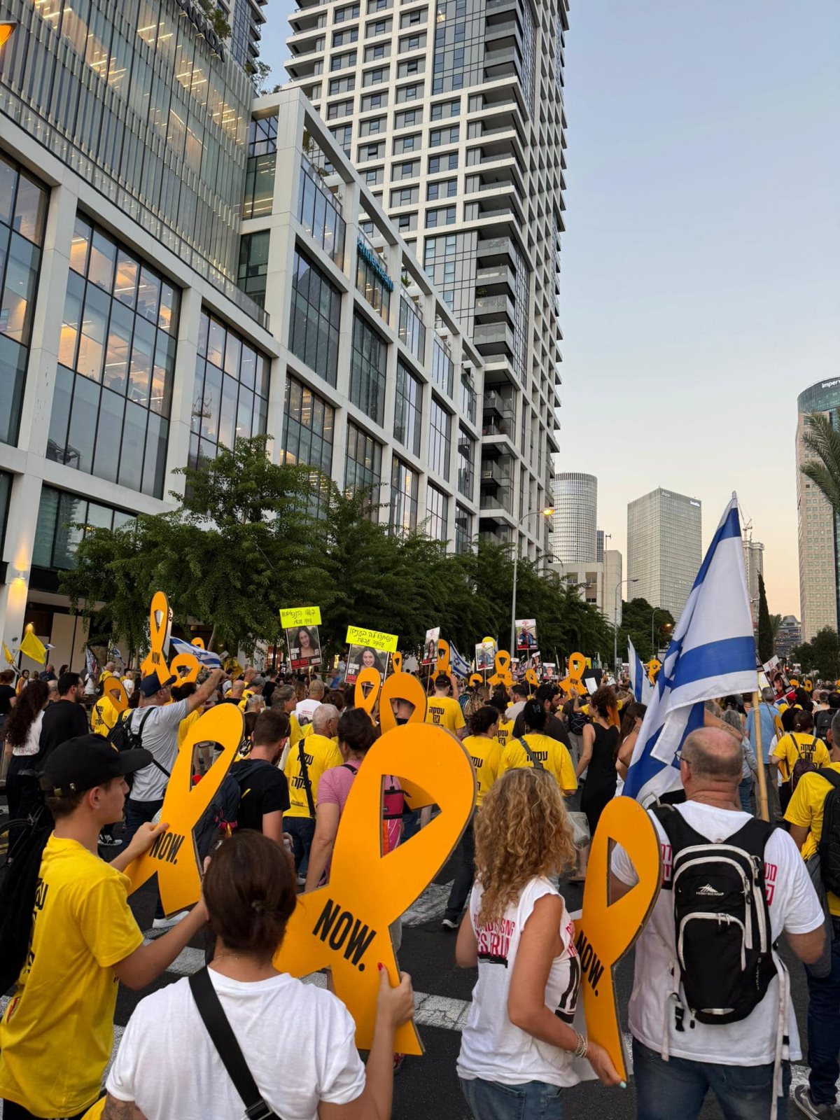 תמונות מתל אביב - 300 יום בלעדיכם.ן