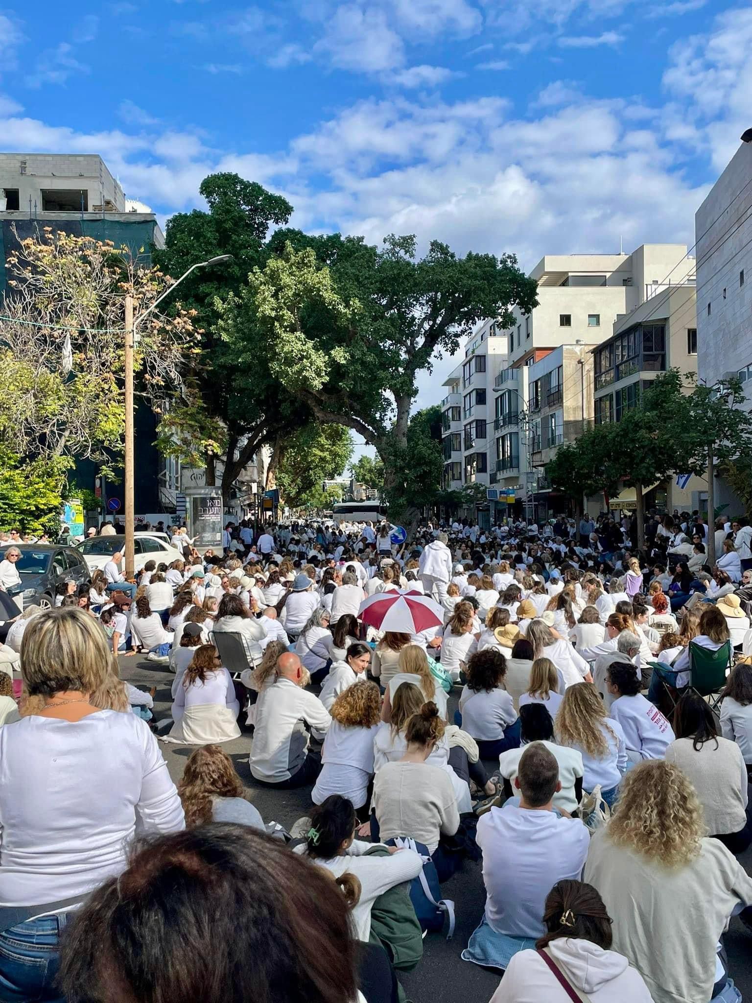 השתתפנו במשמרת 101 של אימהות החטופים-ות