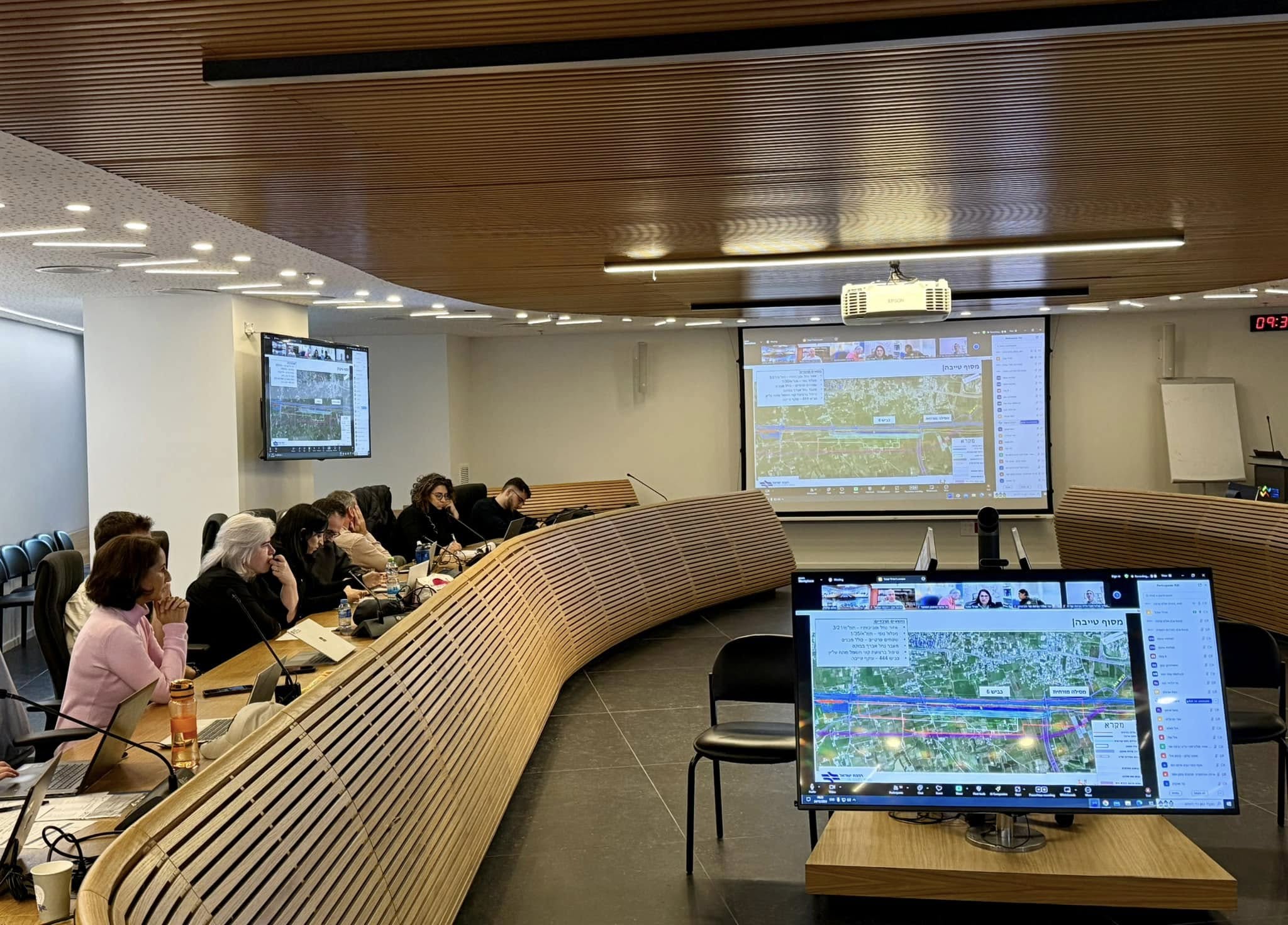 תמונות מדיון בנושא הקמת מסוף אגרגטים בשטחי המועצה