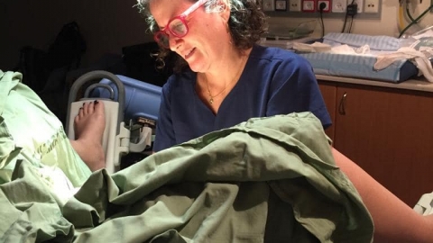 סיגל רשף מצופית, אחות מיילדת ויועצת הנקה בשיבא תל השומר.jpg