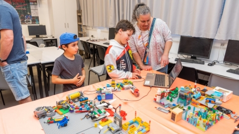 פעילות לגו ביריד היזמות והחדשנות של דרום השרון.jpg