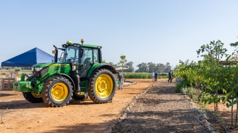 טרקטור חקלאי ביריד היזמות והחדשנות של דרום השרון.jpg