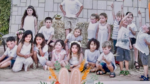 שבועות שמח מילדי גן חיים.jpg