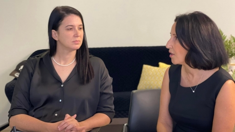 חברת הכנסת שירלי פינטו עם ראש המועצה אושרת גני גונן בביקור.jpg