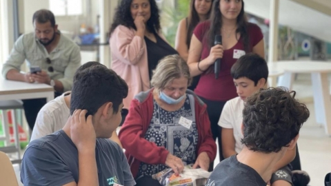 תלמידי בית ספר עמי אסף במפגש עם חברי מועדון קהילה תומכת נכים (6).jpg