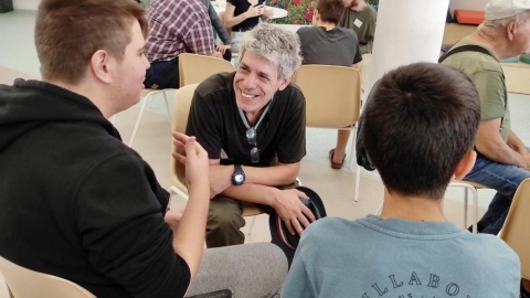 תלמידי בית ספר עמי אסף במפגש עם חברי מועדון קהילה תומכת נכים (7).jpg