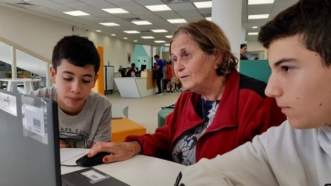 נוער דרום השרון מאירים את חנוכה בהתנדבות במועדון קהילת הנכים (3).jpg