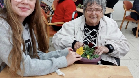 נוער דרום השרון בפעילות לחג טו בשבט במועדון קפה בשדה (1).jpg