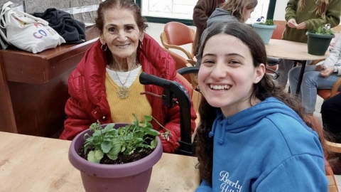 נוער דרום השרון בפעילות לחג טו בשבט במועדון קפה בשדה (2).jpg